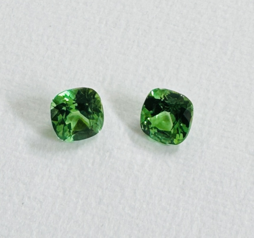 Tsavorit Paar 1,69 ct Antik